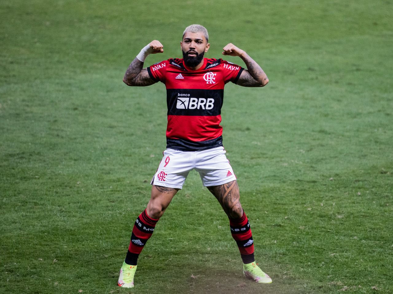 Renato Gaúcho celebra apoio da torcida do Flamengo ao jogador Isla