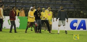 guto-conversa-com-torcedores-apos-invasao-1395885678061_615x300