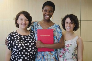 Cristiane (ao centro) com as organizadoras do projeto. Foto: Divulgação
