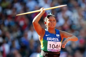 Shirlene quer mais atenção da mídia