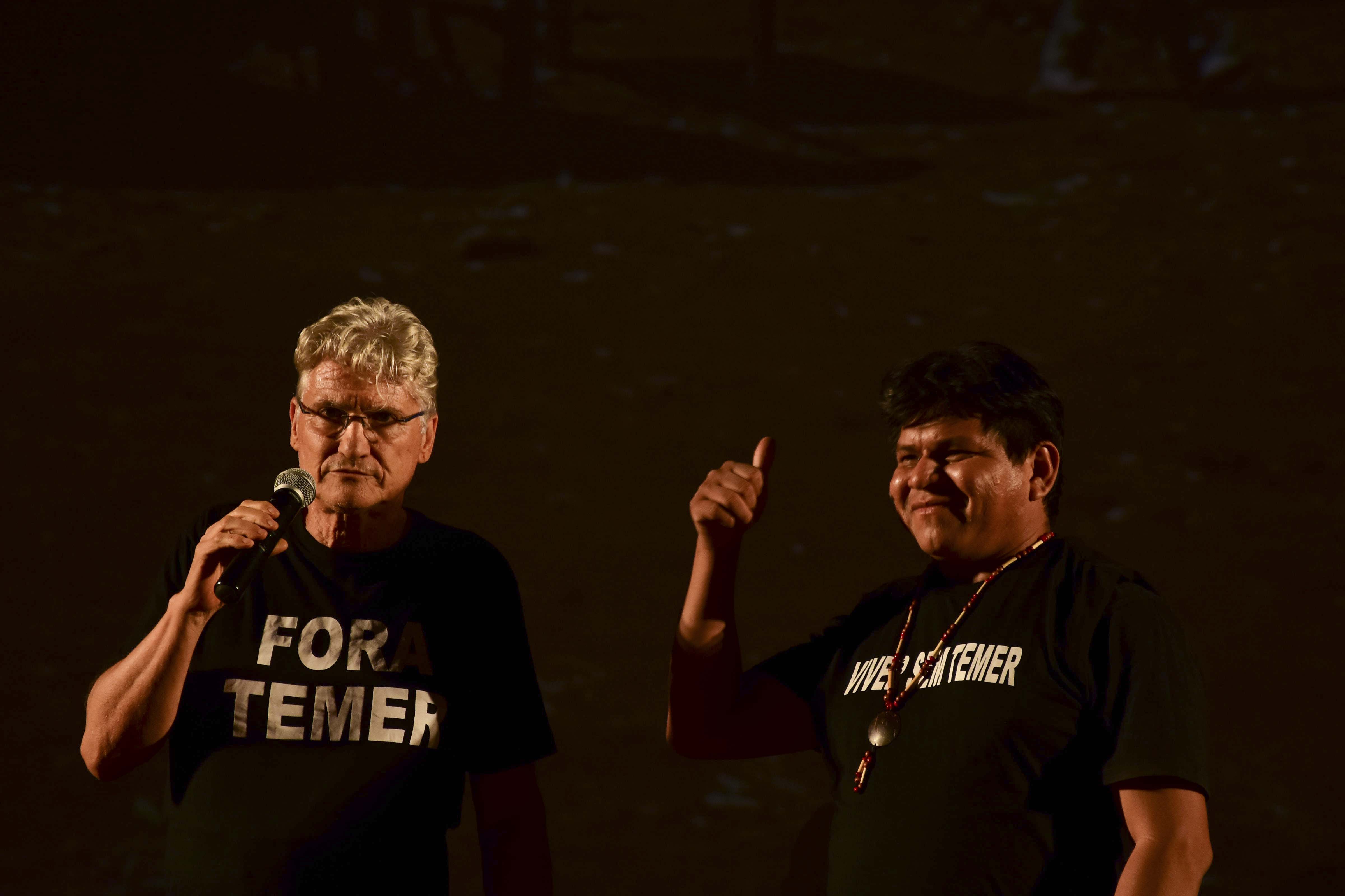 O diretor Vincent Carelli e Tonico Benites, indígena que participou da produção de "Martírio". Foto: Nabil Sami