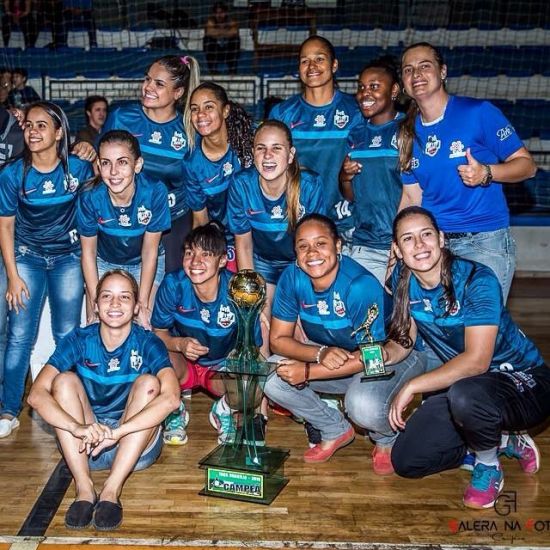 O time ADEFDF levantou o troféu da Taça Brasília de Futsal - Foto: Site ADEDF